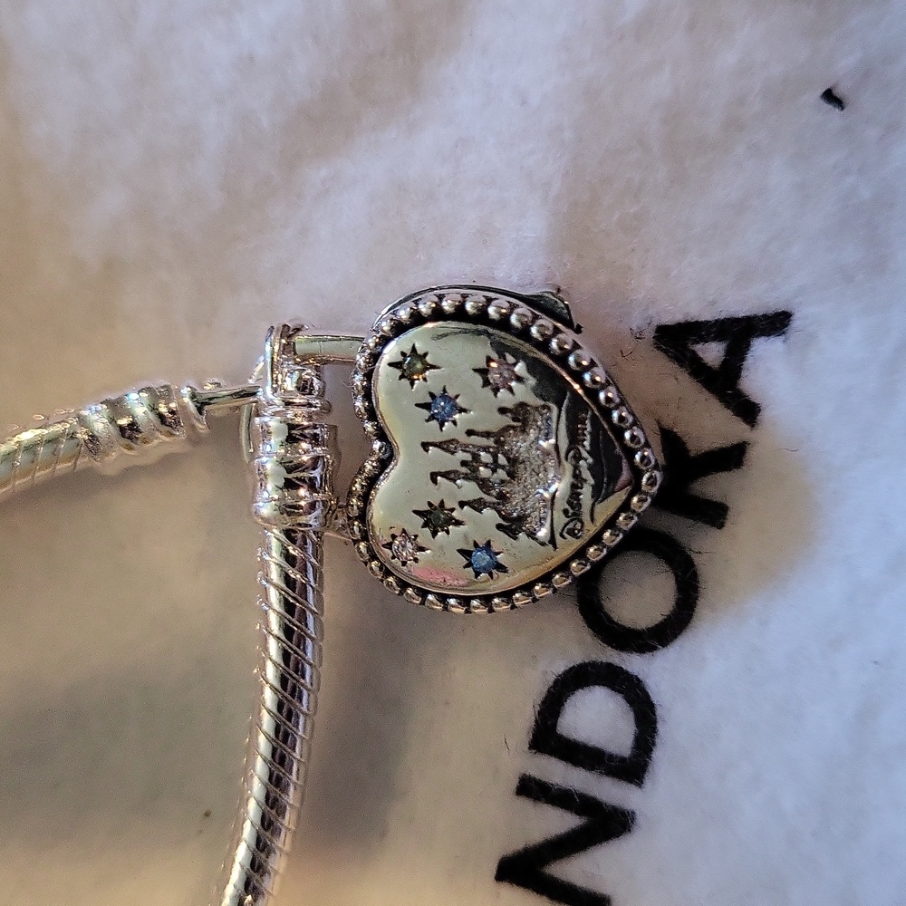 - Pandora Disney castle with swarsowski bracelet From Disney - Picture 6 of 10